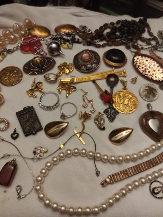 Lote di bijoux e oggetti antichi