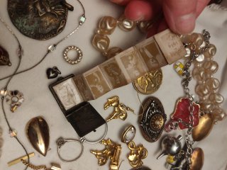Lote di bijoux e oggetti antichi