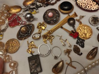 Lote di bijoux e oggetti antichi