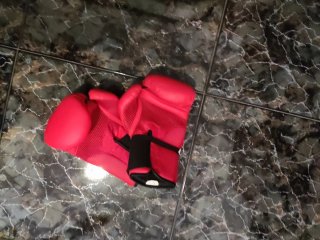 Saco de boxeo Adidas + guantes Decathlon