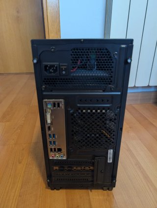 Mini Torre PC Negra