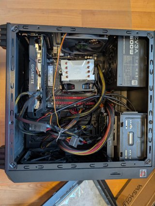 Mini Torre PC Negra
