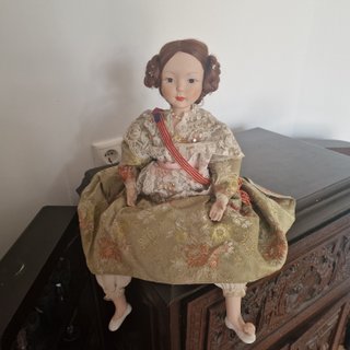 Muñeca de Porcelana Sentada Figura Colección Falle