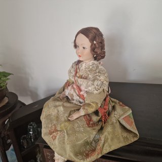 Muñeca de Porcelana Sentada Figura Colección Falle