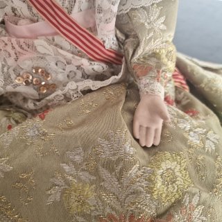 Muñeca de Porcelana Sentada Figura Colección Falle