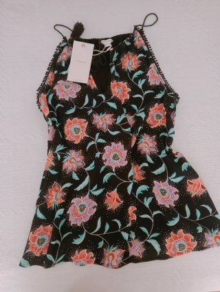 3 Tops/Camisetas Marrones y Negras