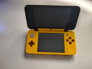 Pacchetto Nintendo 2DS XL Pikachu + 3 giochi