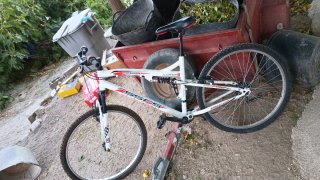 Bicicleta de montaña blanca