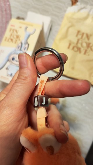 Labubu Pin for Love letra J
