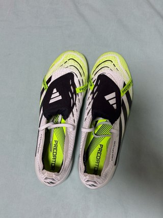 Botas Adidas Predator Blancas y Amarillas