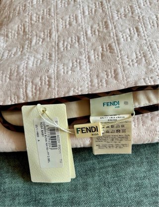 Copertina neonata Fendi