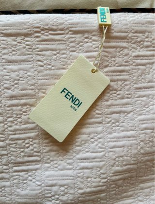 Copertina neonata Fendi