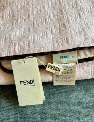 Copertina neonata Fendi