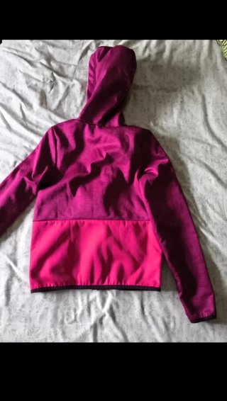 Chaqueta deportiva rosa y morada
