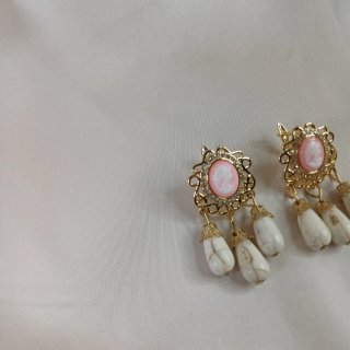 Pendientes Vintage Coral Blanco Chapado Oro 18k