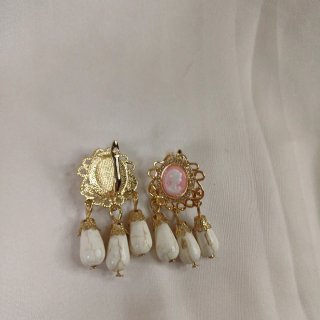 Pendientes Vintage Coral Blanco Chapado Oro 18k