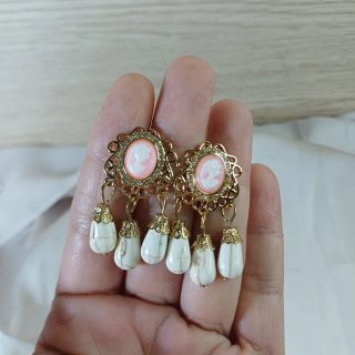 Pendientes Vintage Coral Blanco Chapado Oro 18k