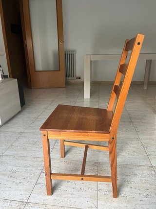 Conjunto de 4 sillas de madera