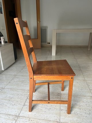 Conjunto de 4 sillas de madera