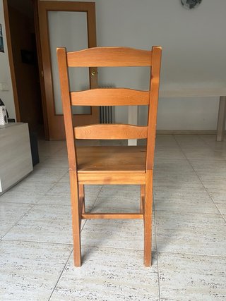 Conjunto de 4 sillas de madera