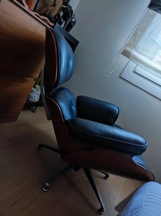 Butaca Estilo Eames Lounge Chair con Reposapiés