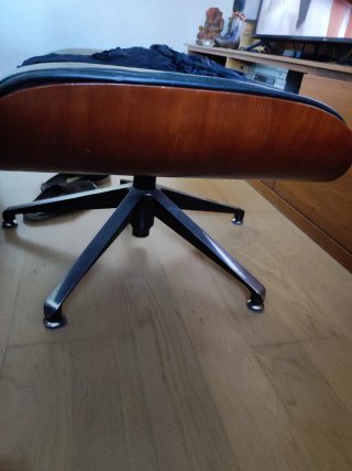 Butaca Estilo Eames Lounge Chair con Reposapiés