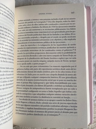 Una larga noche : historia global de los campos...