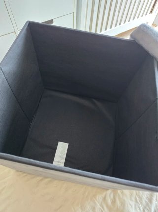 Pouf pieghevole in velluto grigio