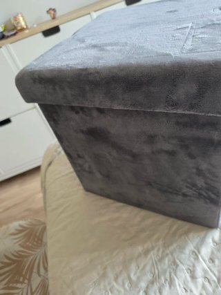Pouf pieghevole in velluto grigio