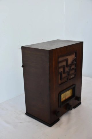 Antigua radio de capilla