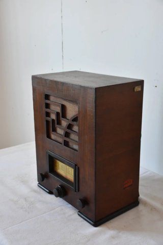 Antigua radio de capilla