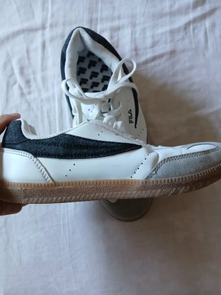 Deportivas Fila Blancas y Grises