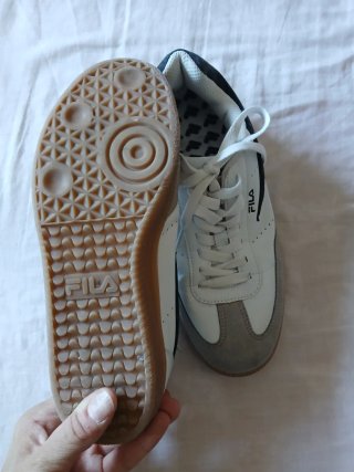 Deportivas Fila Blancas y Grises