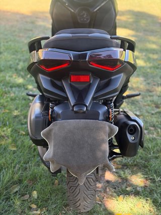 Yamaha XMAX 300 tech max