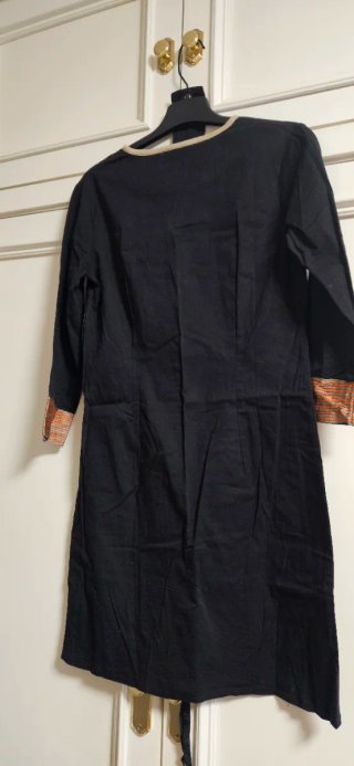 Vestido negro con detalles naranjas Talla M