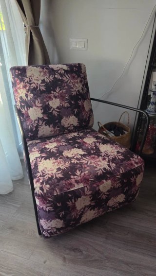 Butaca sillón floral morado