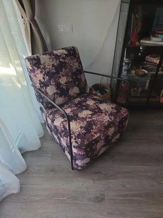 Butaca sillón floral morado