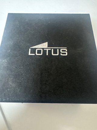 Reloj Lotus Plata y Blanco