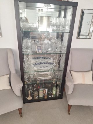 Vitrina madera y cristal con luz con 4 baldas