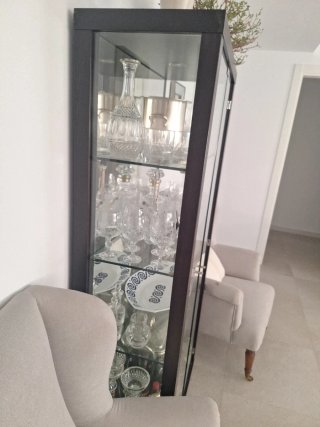 Vitrina madera y cristal con luz con 4 baldas