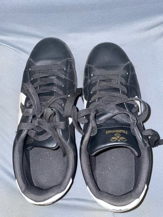 Zapatillas Hummel Negras y Blancas