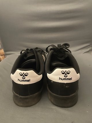 Zapatillas Hummel Negras y Blancas
