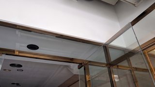 Cerramiento vidrio y aluminio bronce puerta doble
