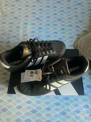 Zapatillas Adidas Negras y Blancas talla 47 1/2 eu