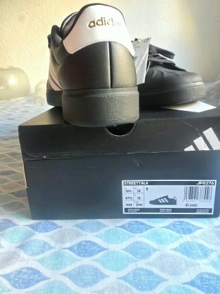 Zapatillas Adidas Negras y Blancas talla 47 1/2 eu
