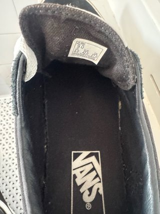 Zapatillas Vans Negras y Blancas