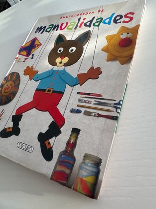 Libro infantil: Enciclopedia de manualidades