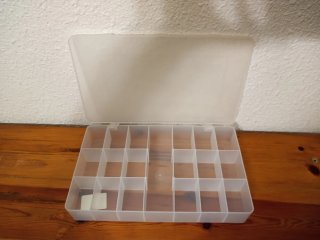Cajas organizadoras metálicas y plásticas