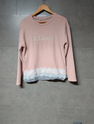 Jersey rosa con encaje y rayas