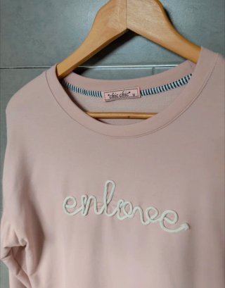 Jersey rosa con encaje y rayas
